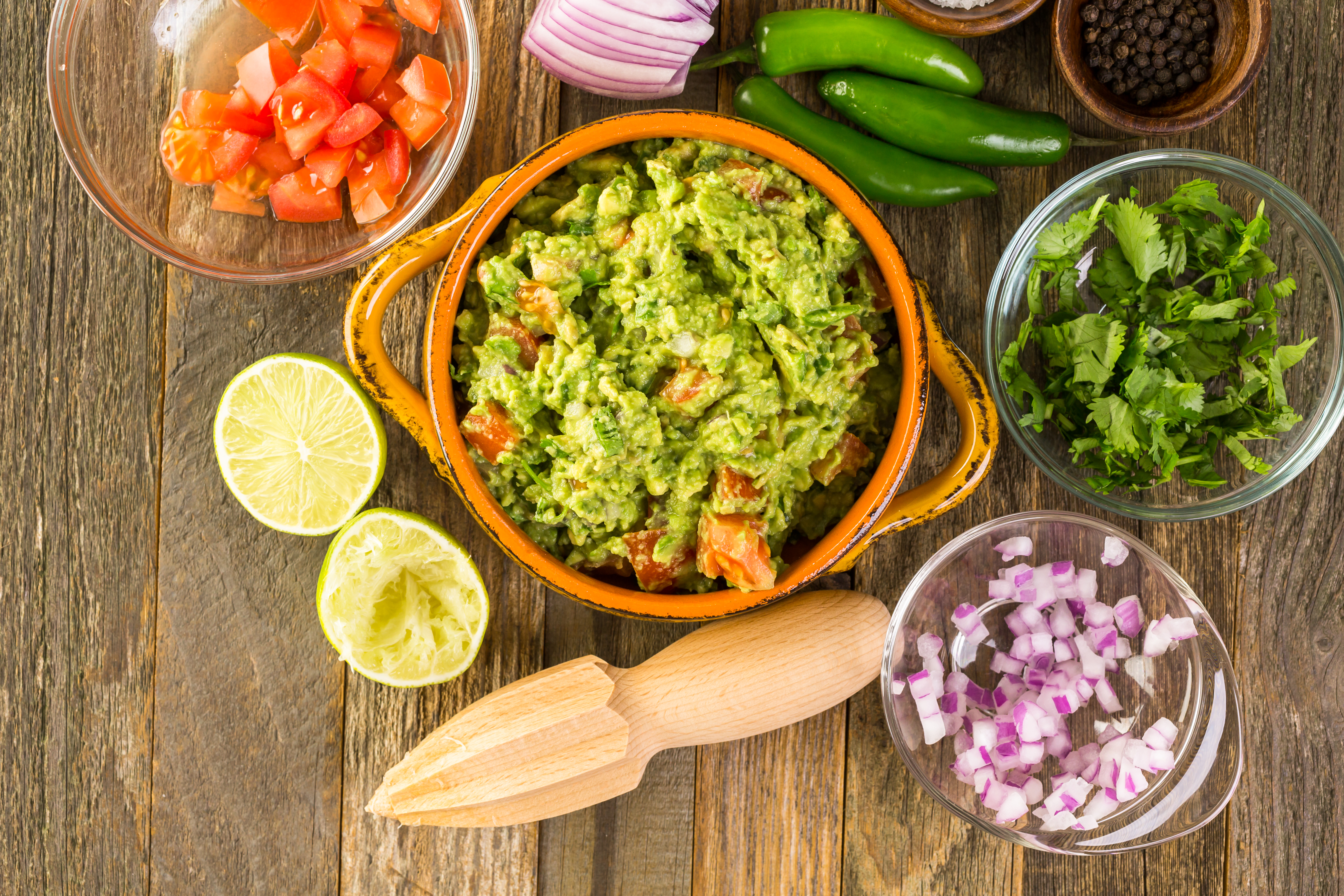 picture of guacamole and accompanying ingredients